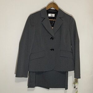 Le Suit Skirt Black and Gray Suit Sz 4P